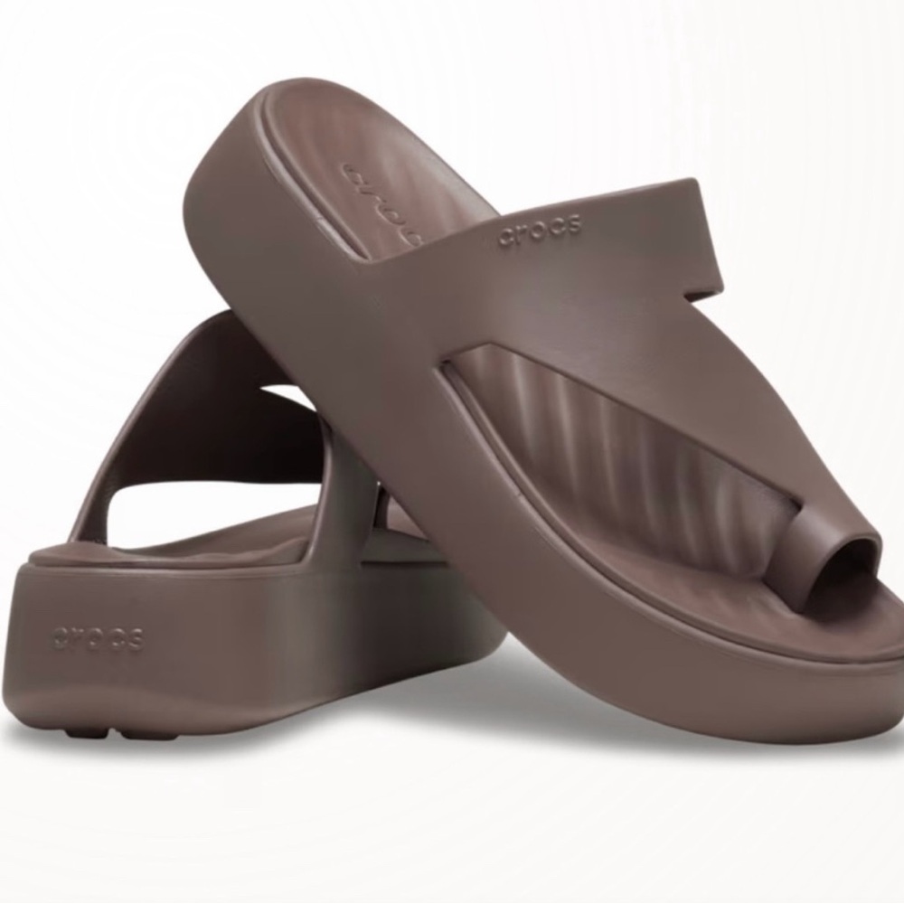 CROCS Gateway open toe sandals size 9 truffle color NWT